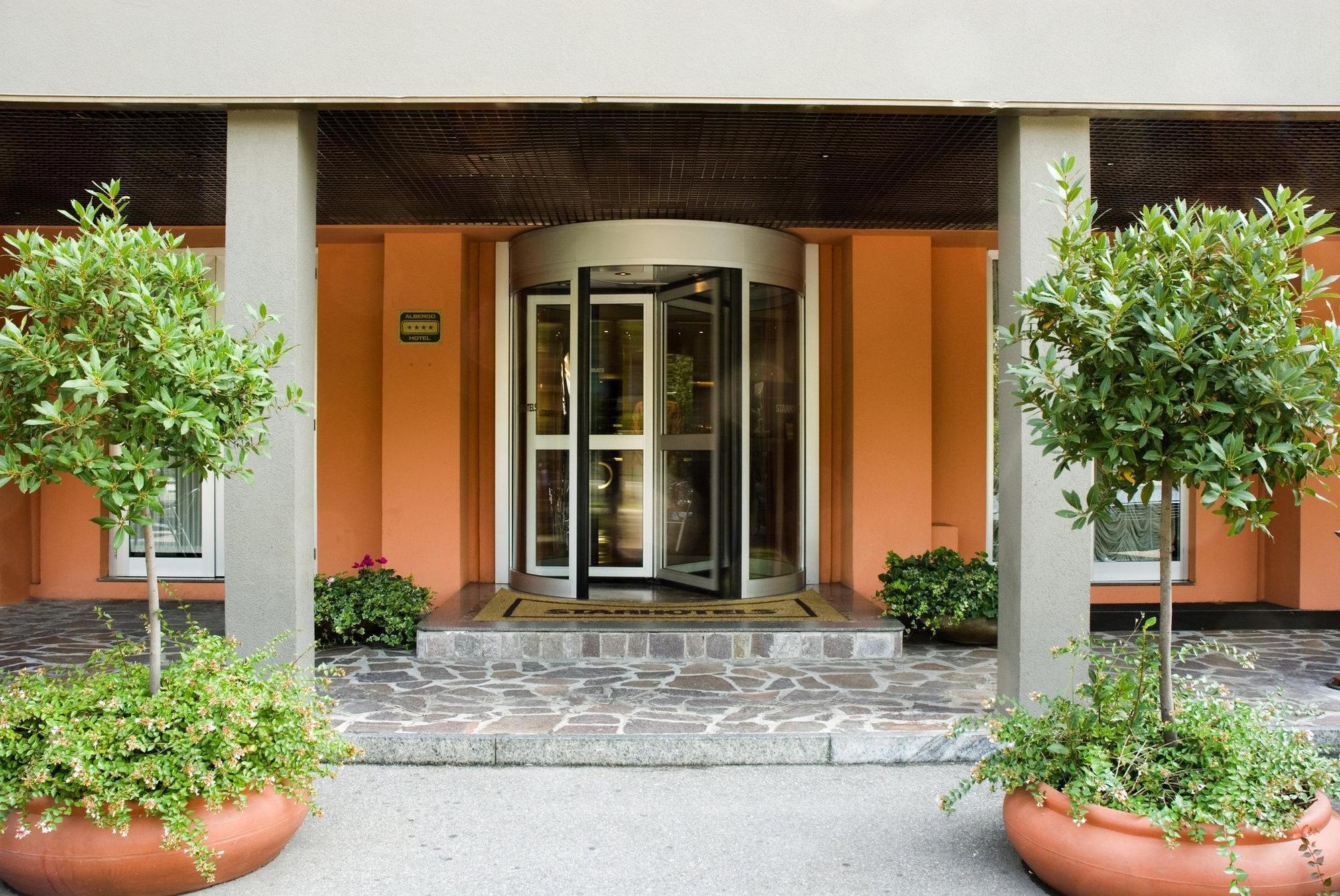 Starhotels Tourist Milano Esterno foto
