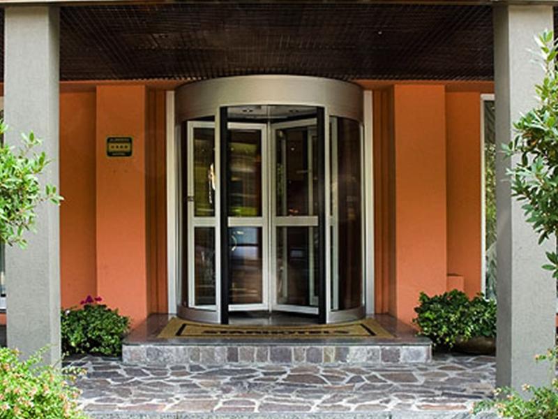 Starhotels Tourist Milano Esterno foto