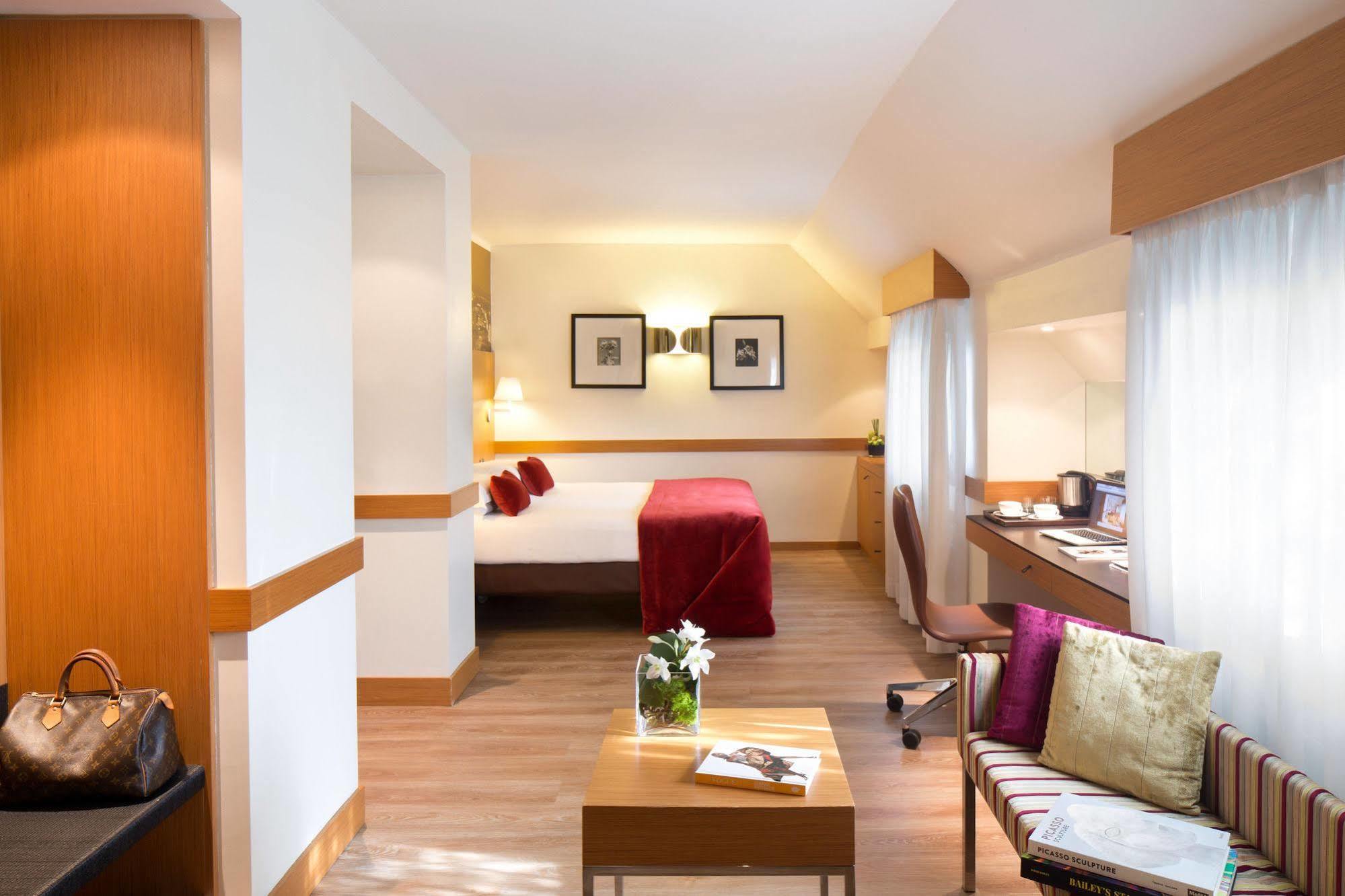 Starhotels Tourist Milano Esterno foto